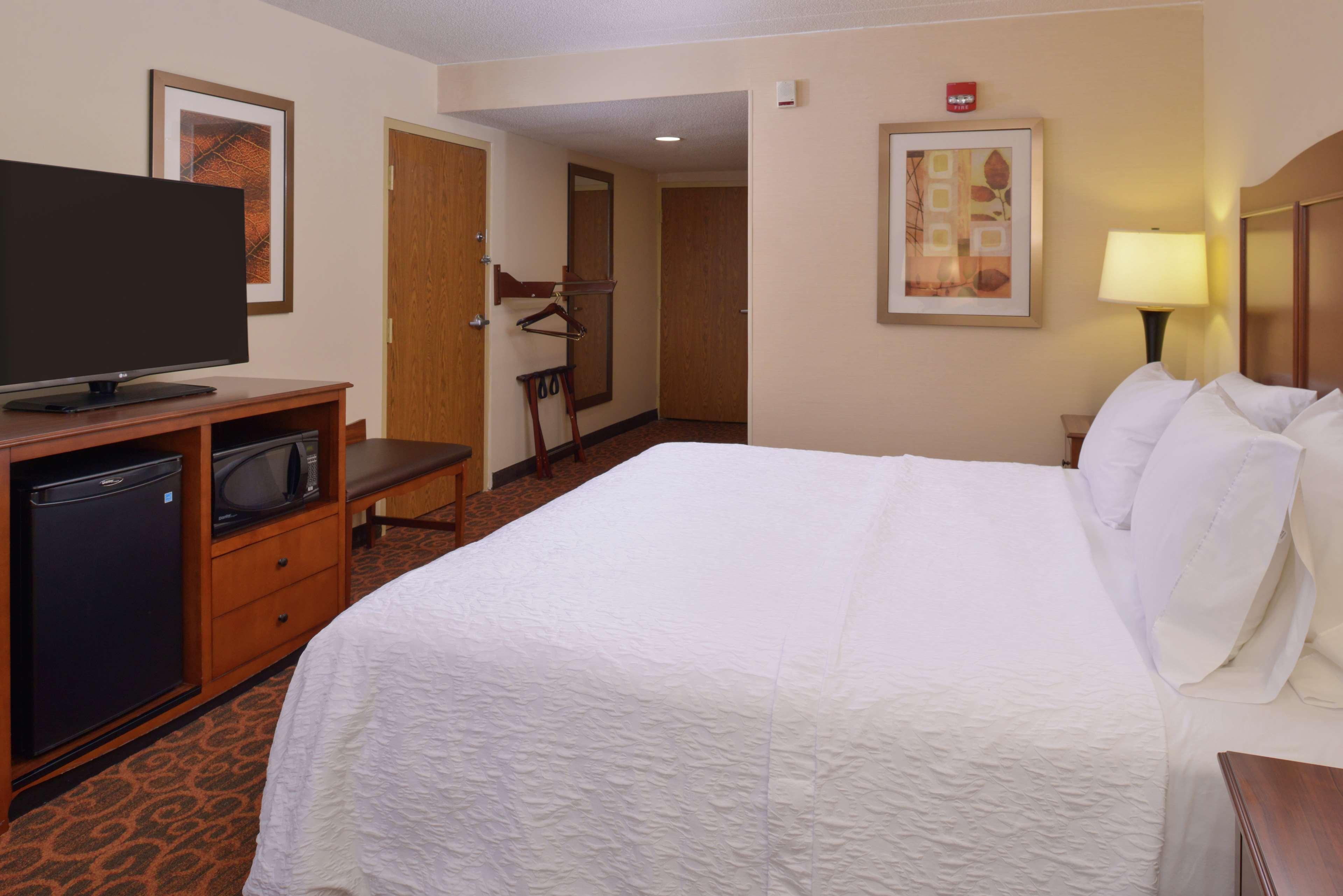 Hampton Inn Frederick Esterno foto