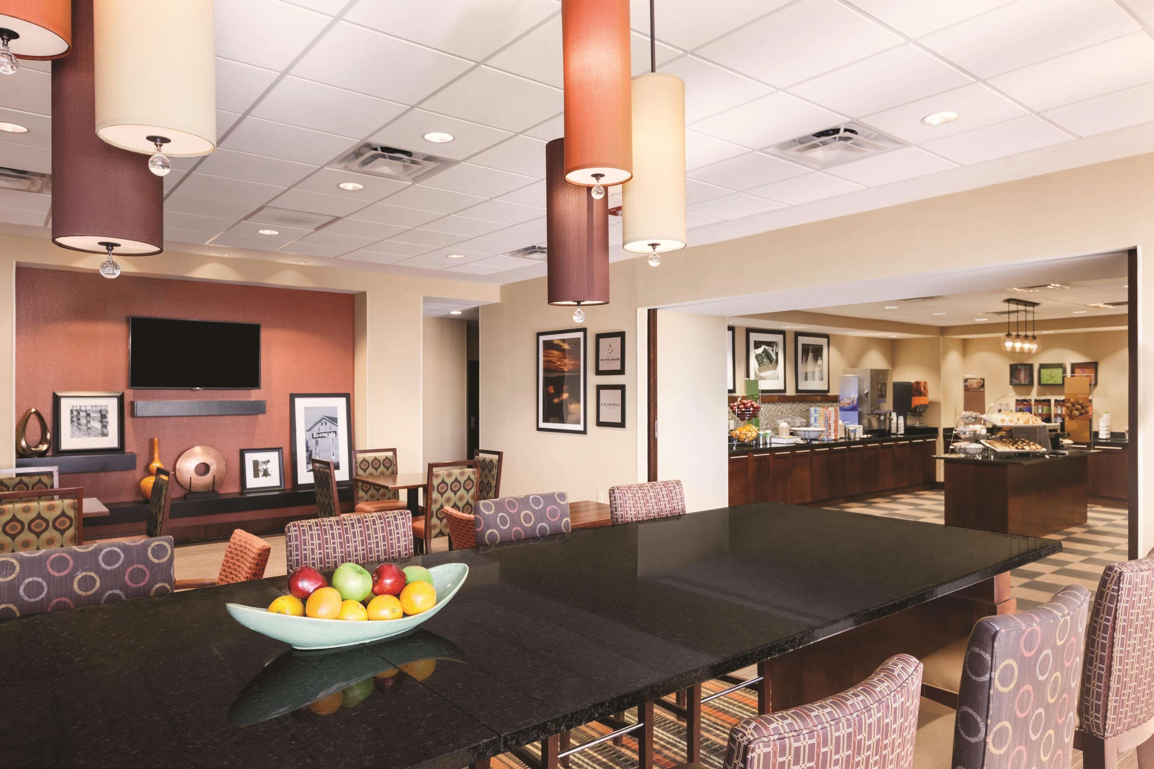 Hampton Inn Frederick Esterno foto