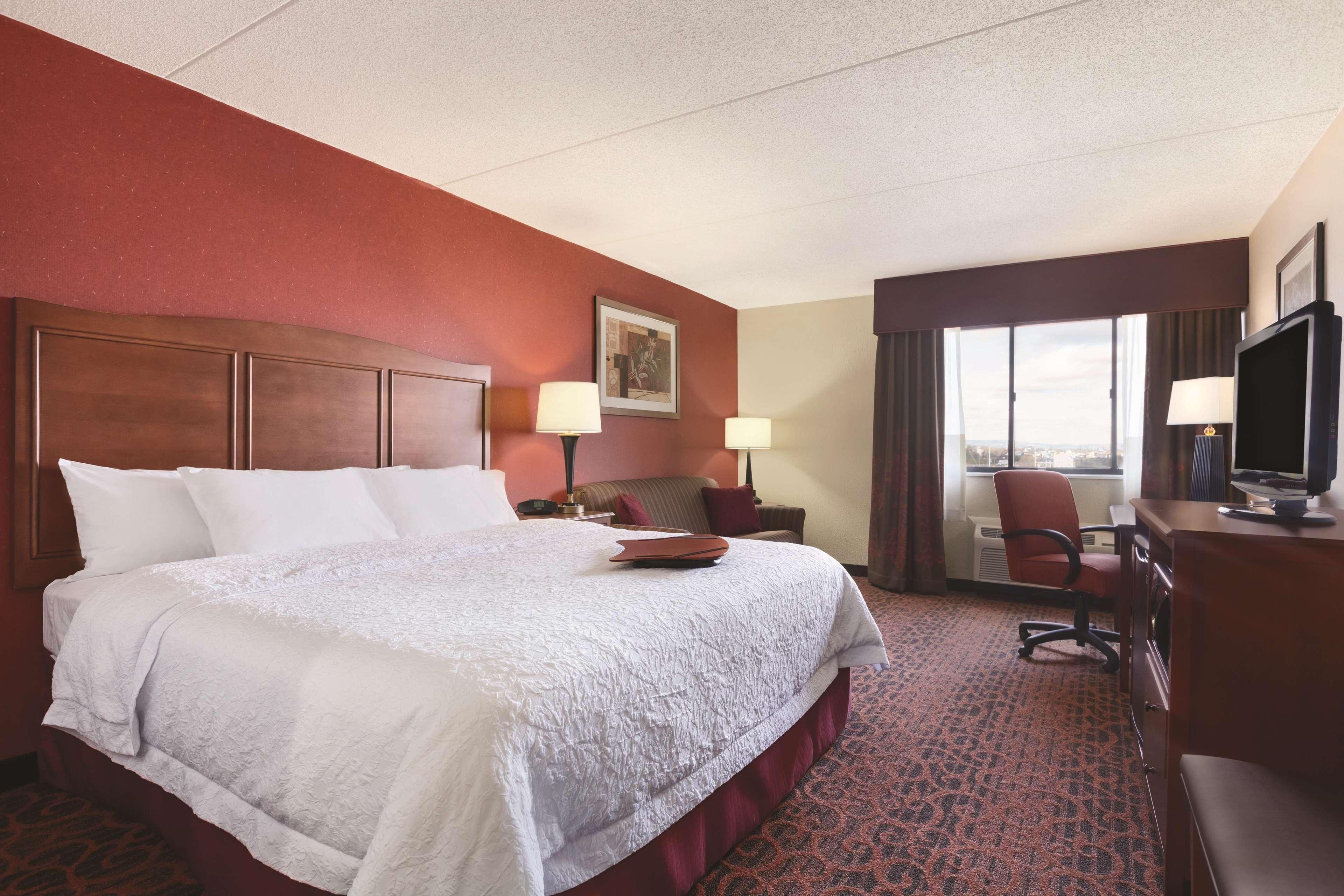 Hampton Inn Frederick Esterno foto