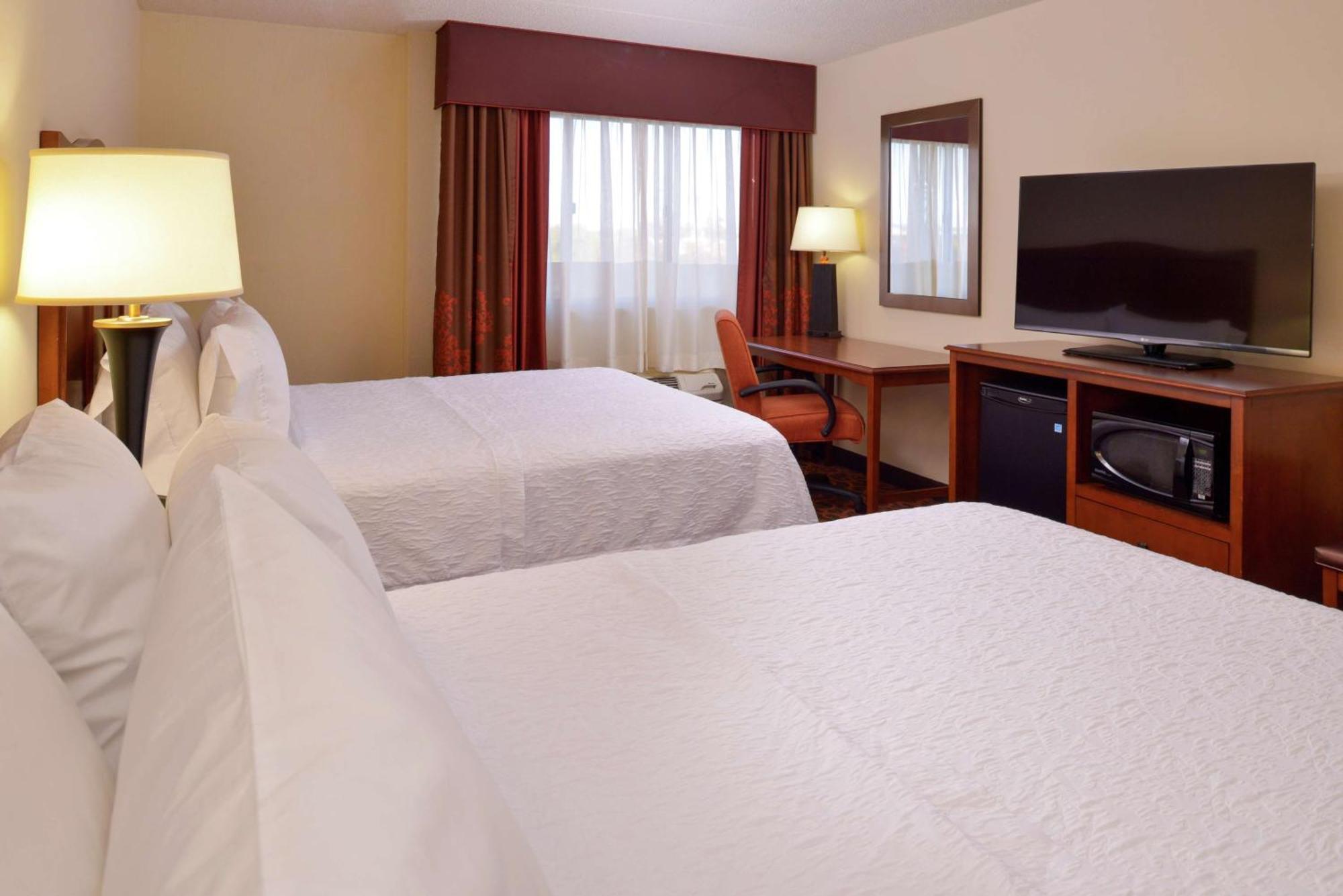 Hampton Inn Frederick Esterno foto