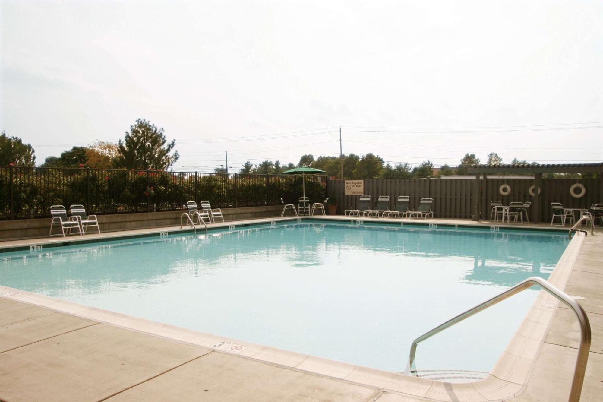 Hampton Inn Frederick Esterno foto